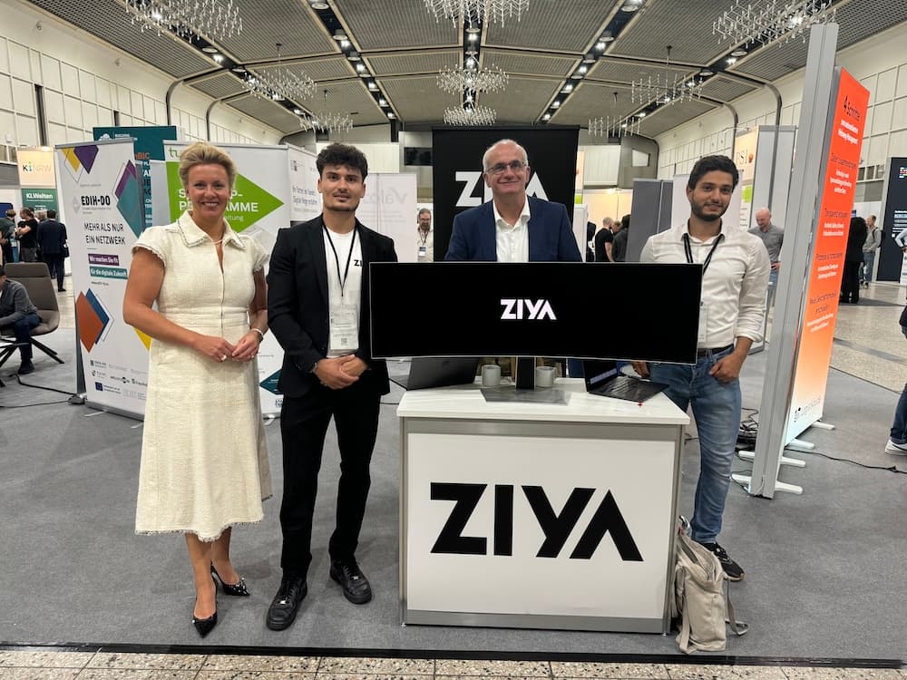 KI-Messe in2ai Ina Brandes , Manfred Bayer und Ziya Gründer Ilirjan und Haris